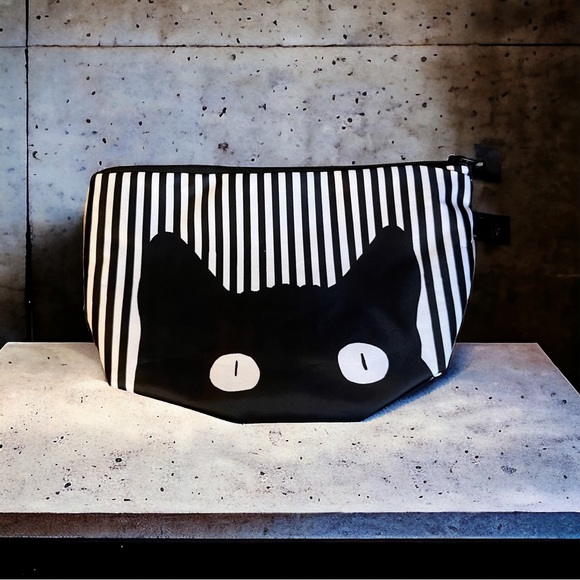 Black cat striped makeup bag - Picture 2 of 4